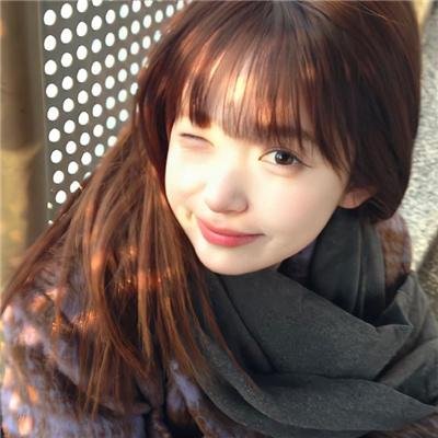 穿黑衣的女孩